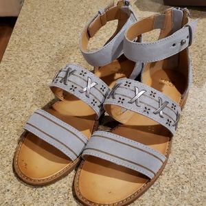 FRYE GREY LEATHER/SUEDE SANDALS. NWOT 6.5